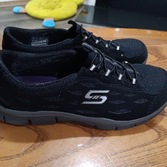 Womans black Skechers wide fit air cooled memory foam shoes Size 8 - Picture 2 of 6